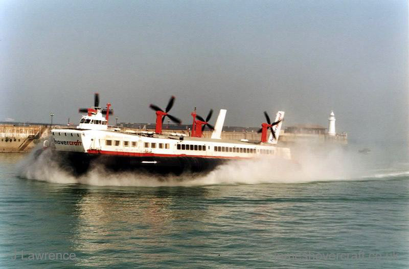 The SRN4 with Hoverspeed in Dover with a new livery - The Princess Anne (GH-2007) arriving into Dover (submitted by Pat Lawrence).
